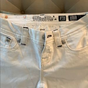 Miss ME white Capri